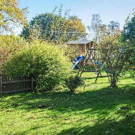 4 Bedroom Awesome In *