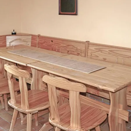 Сasa de vacaciones 4 Bedroom Awesome In *